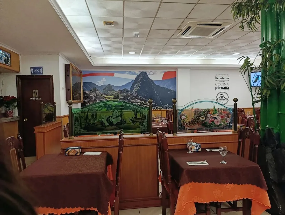 Salón interior de Quechua Restaurante